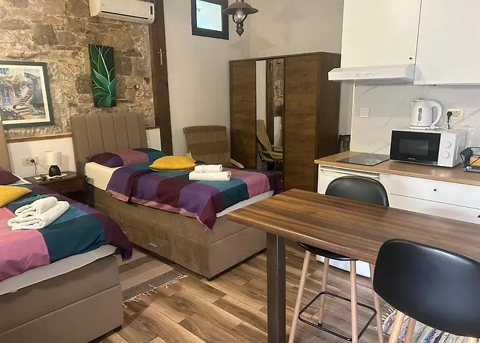 Elena Rooms Split