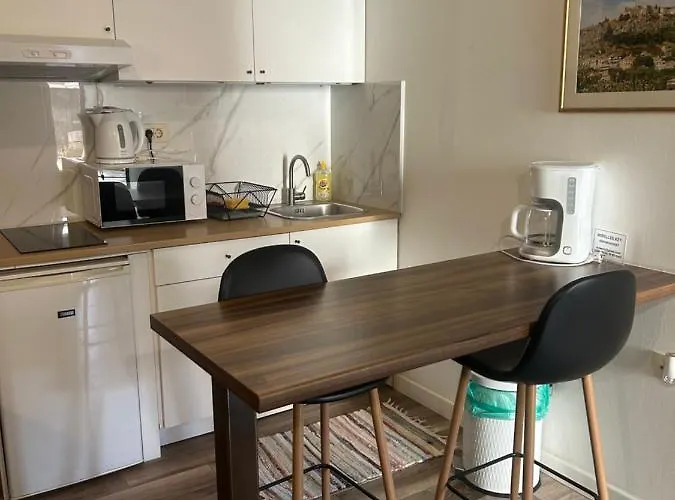 Elena Rooms Split
